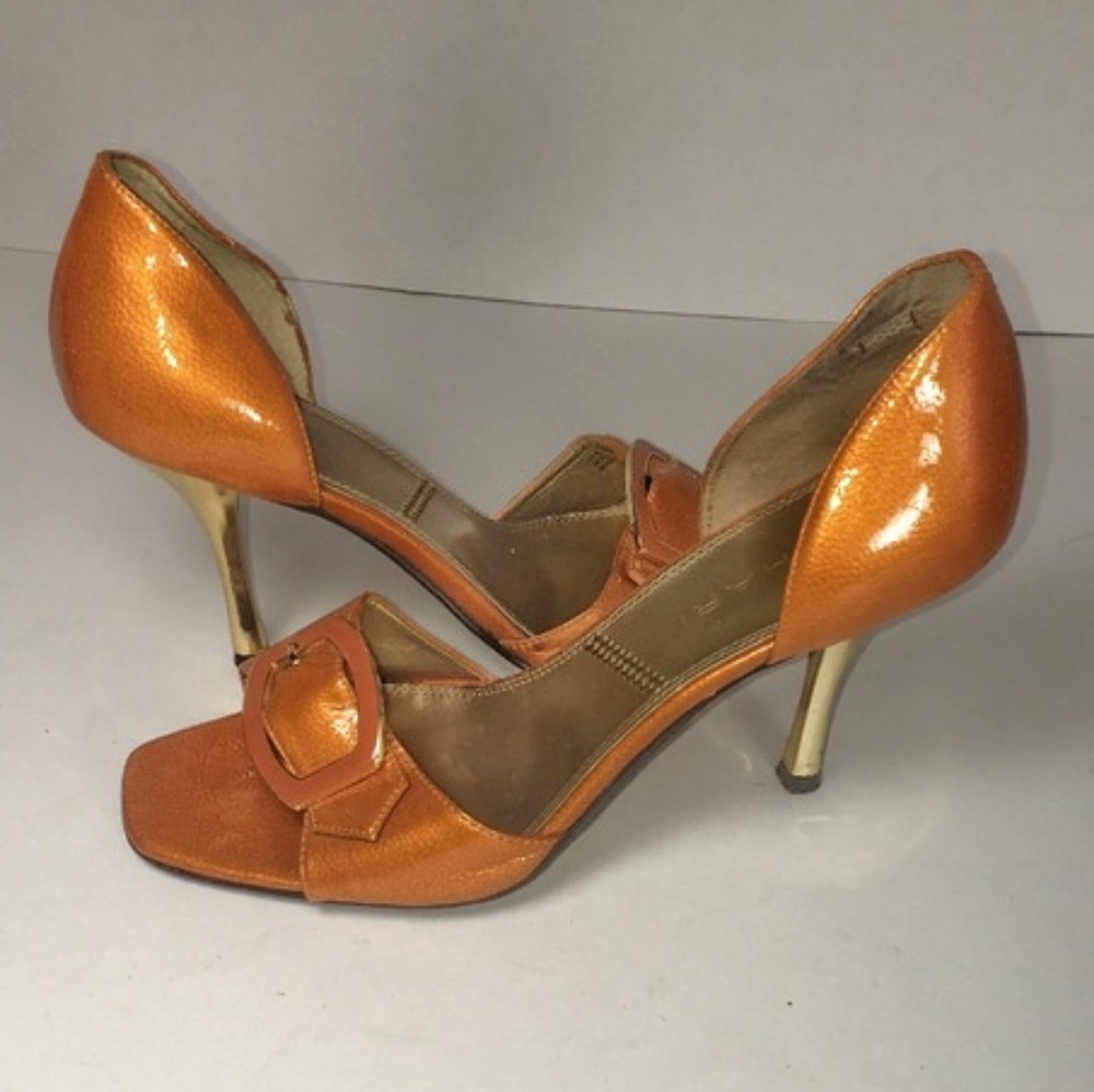 Tahari Riley Orange/Gold Heels